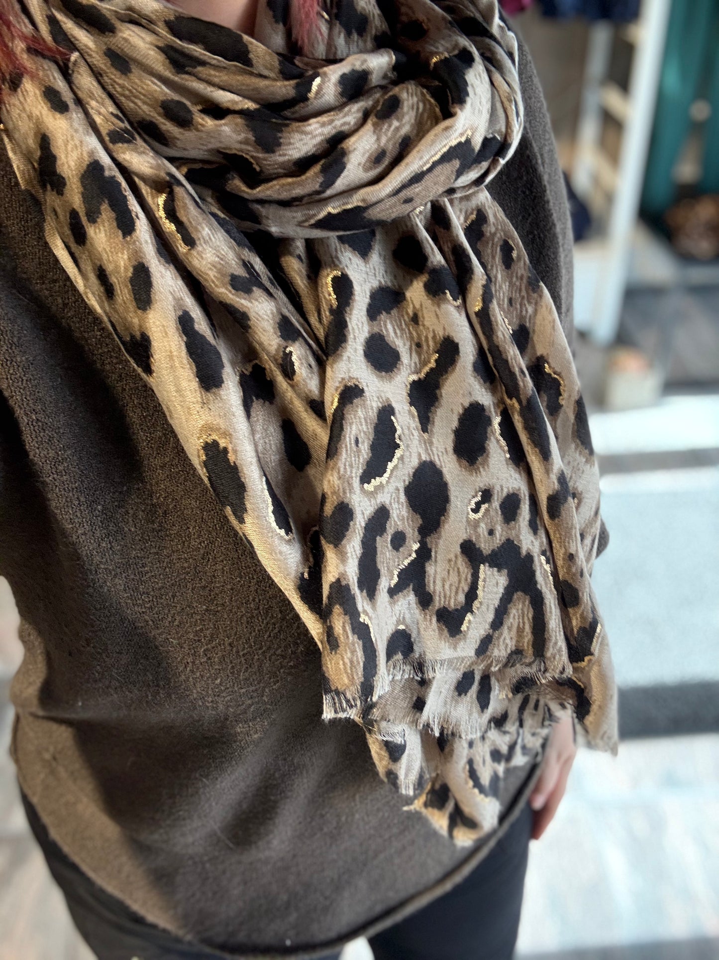 Skjerf leopard lys