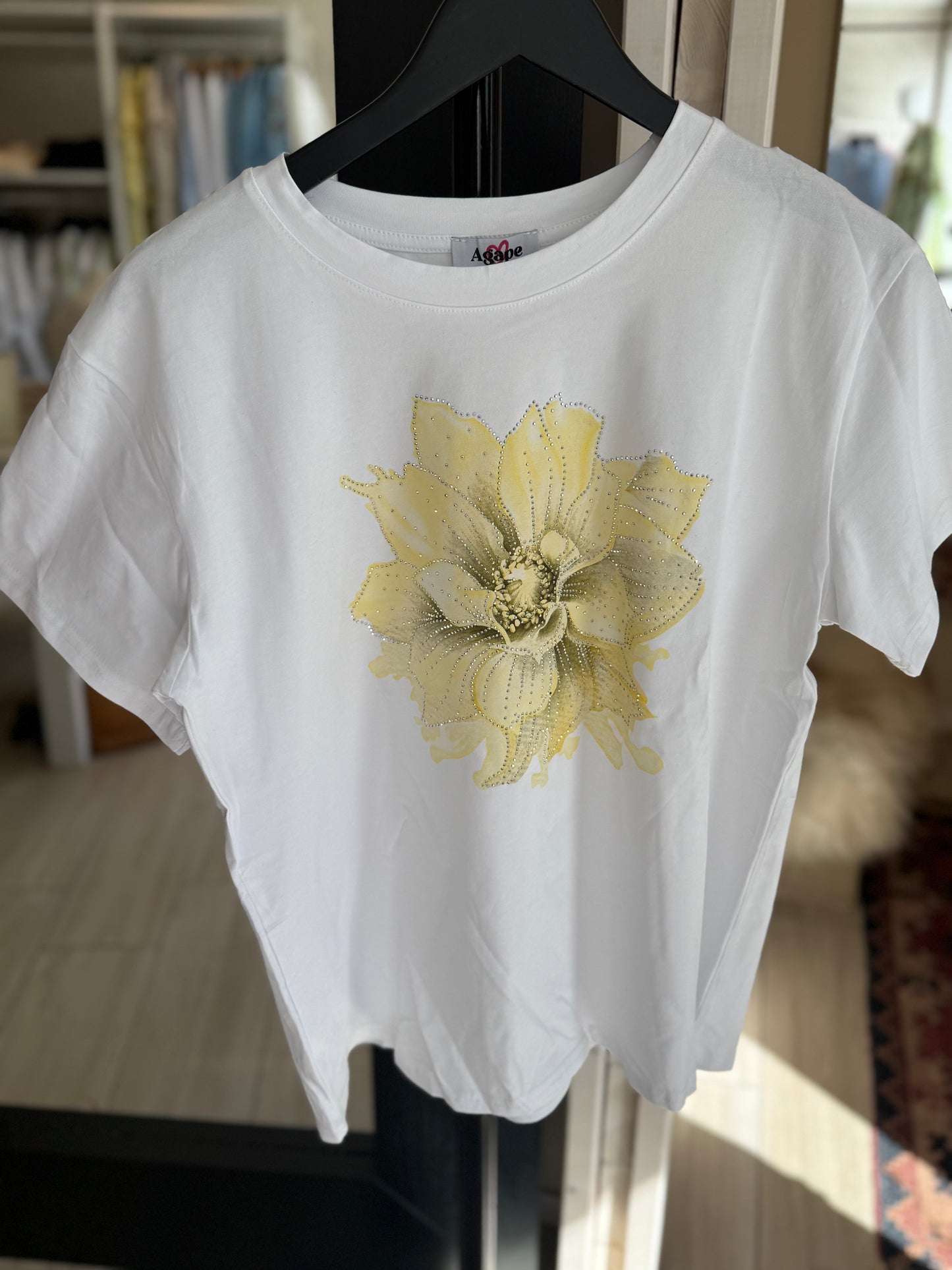 T-shirt flower yellow