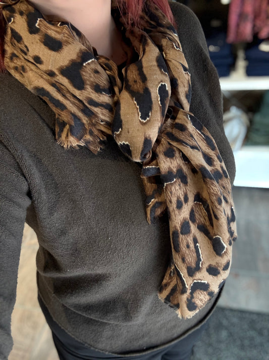 skjerf leopard mørk