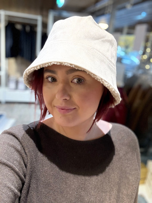 Bøttehatt vinter off white