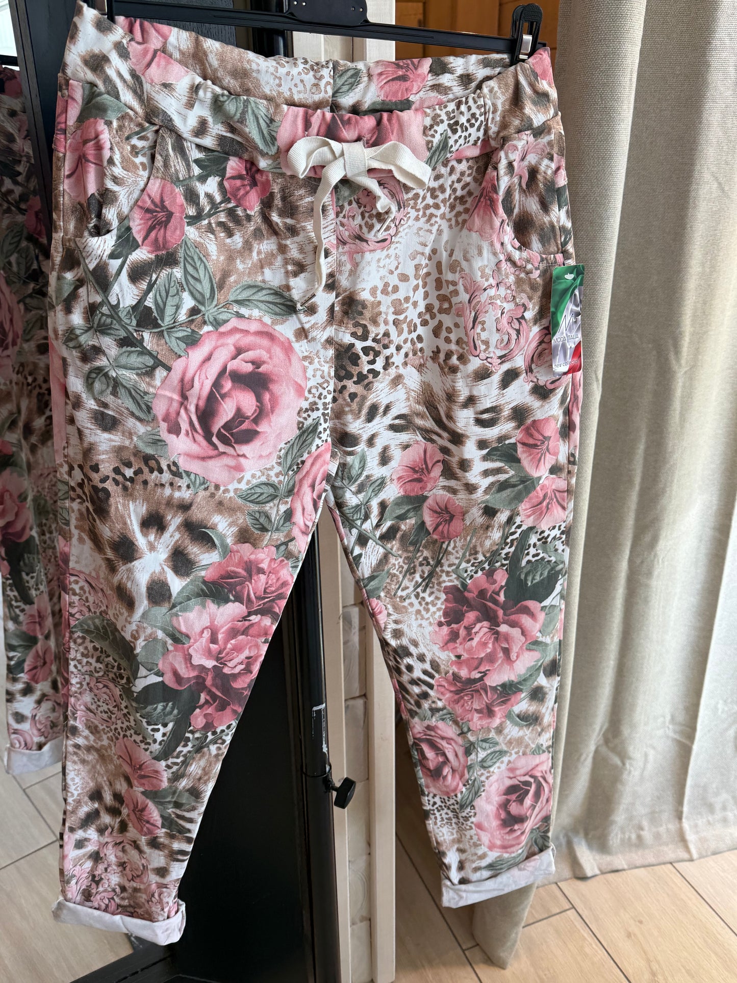 Moda italia pants -